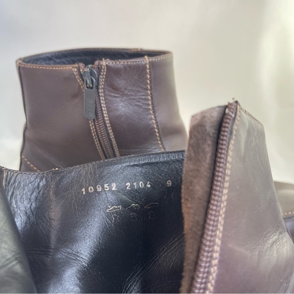 Hugo Boss Elegant Dark Brown Leather Men's Boots Size 9 - Picture 9 of 10